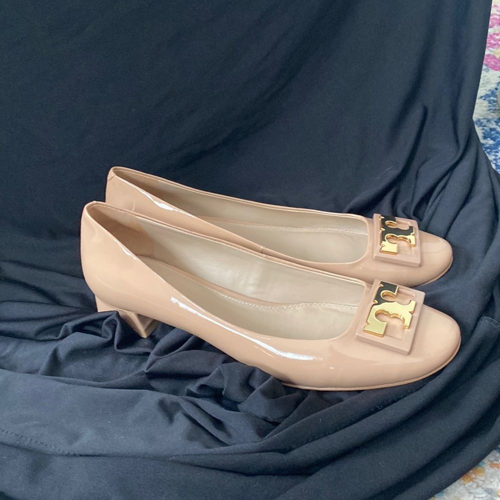 Tory Burch tan low heel shoe size 7